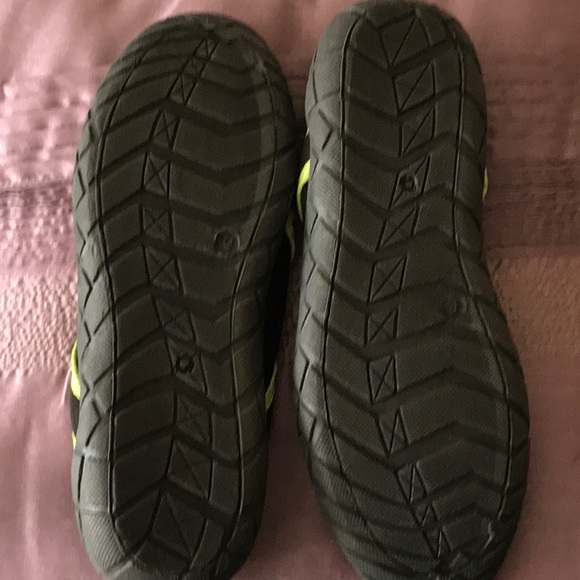 Great sport shoes for water and land!! Boys size 6. Or why not unisex?? - Picture 3 of 6